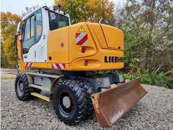 Grävmaskin på däck LIEBHERR A 918