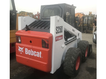 Kompaktlastare/ Slirstyrda lastare BOBCAT S250