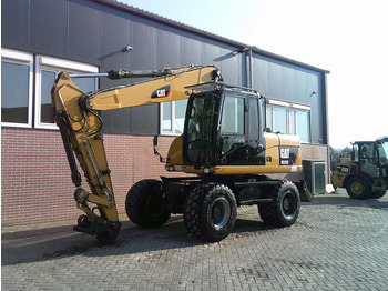 Grävmaskin på däck CATERPILLAR M315D