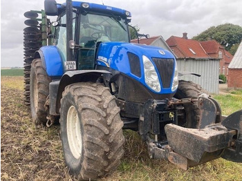 Traktor NEW HOLLAND T7.220