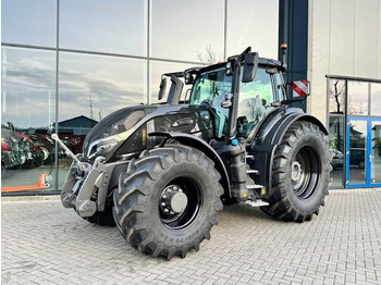 Traktor VALTRA