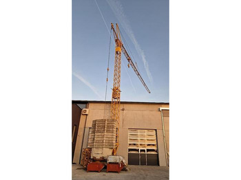 Självresande tornkran LIEBHERR