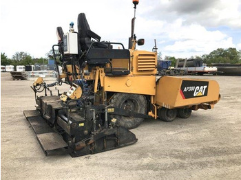 Asfaltläggare CATERPILLAR AP300