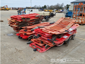 Entreprenadutrustning Bundle of Plastic Pedestrian Saftey Barriers (3 of): bild 3