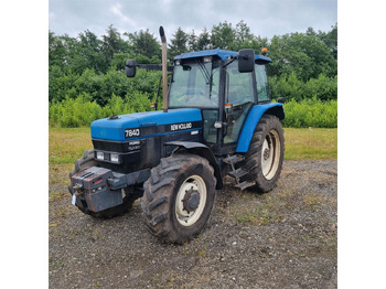 Traktor NEW HOLLAND