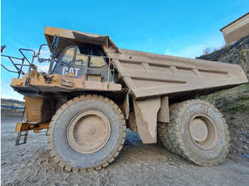 Terränggående truck CATERPILLAR 777