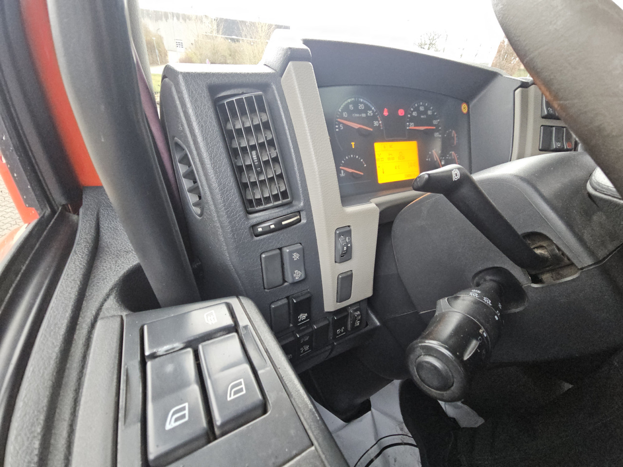 Tippbil lastbil, Kranbil Volvo FL280: bild 23