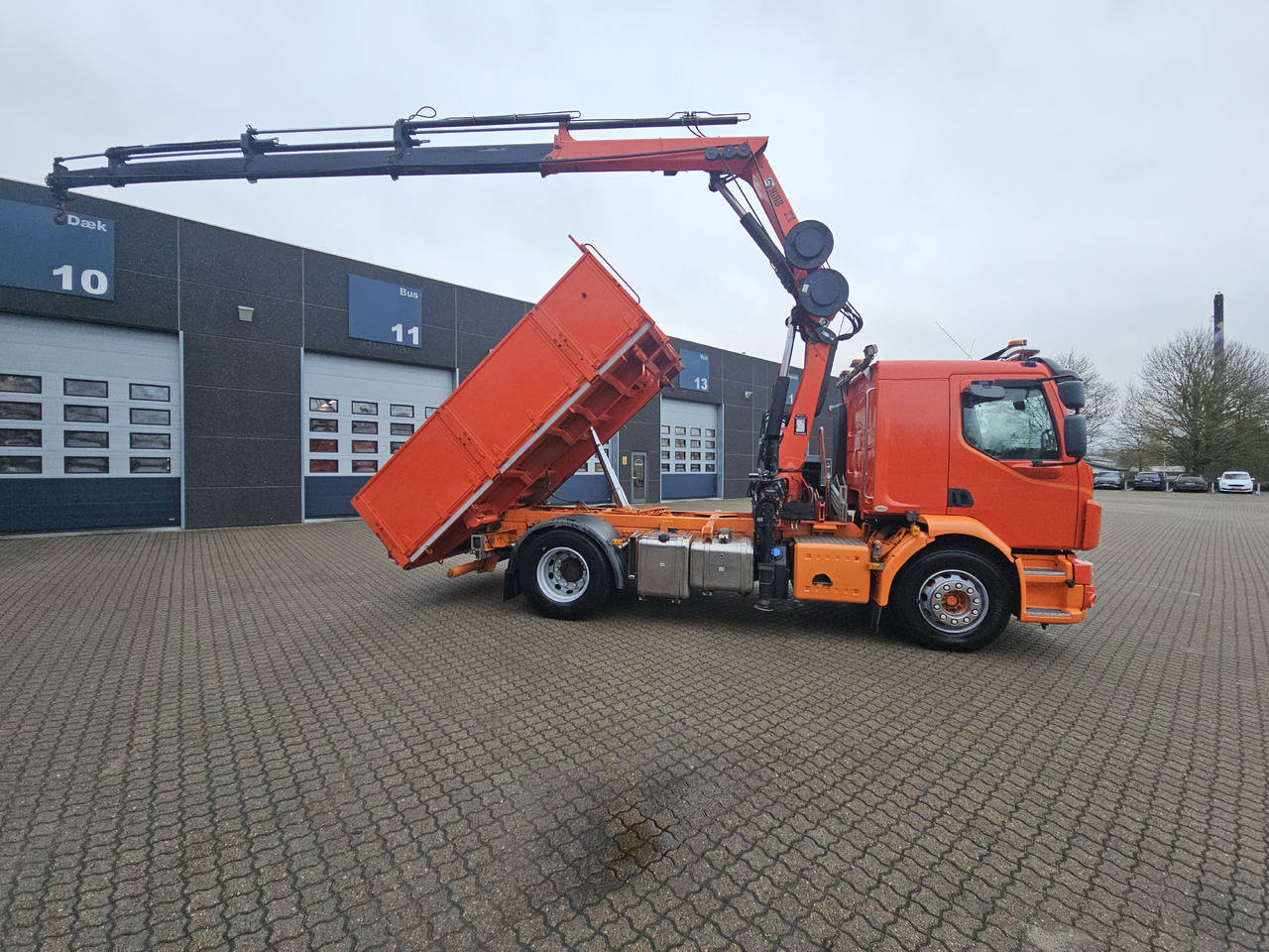 Tippbil lastbil, Kranbil Volvo FL280: bild 10