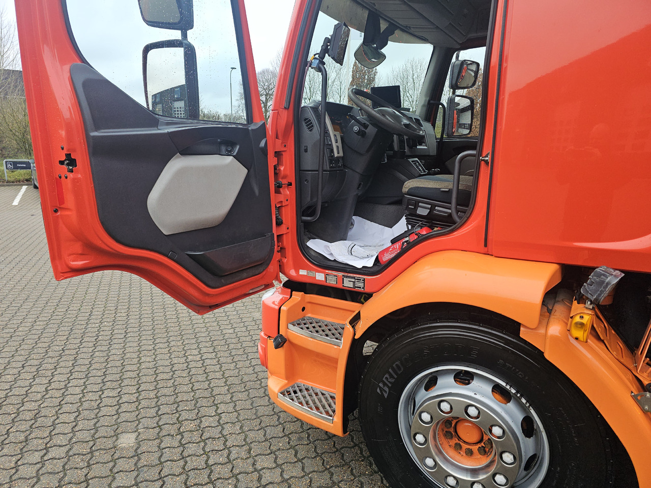 Tippbil lastbil, Kranbil Volvo FL280: bild 8