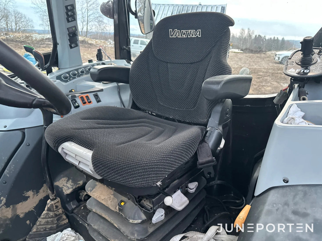 Traktor Valtra A134 med lastare: bild 21