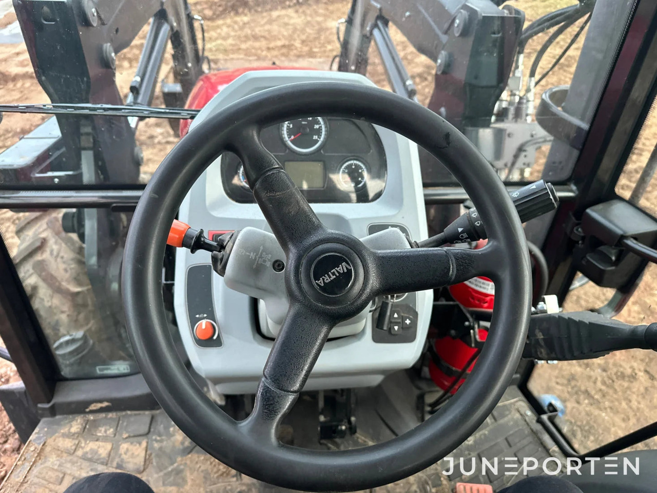 Traktor Valtra A134 med lastare: bild 29