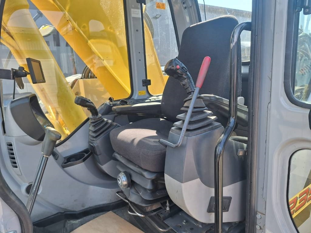 Bandgrävare New Holland E235BSRLC PYÖRITTÄJÄLLÄ: bild 13