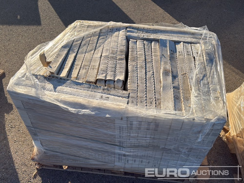 Entreprenadutrustning Pallet of Tiles (4 Of): bild 7