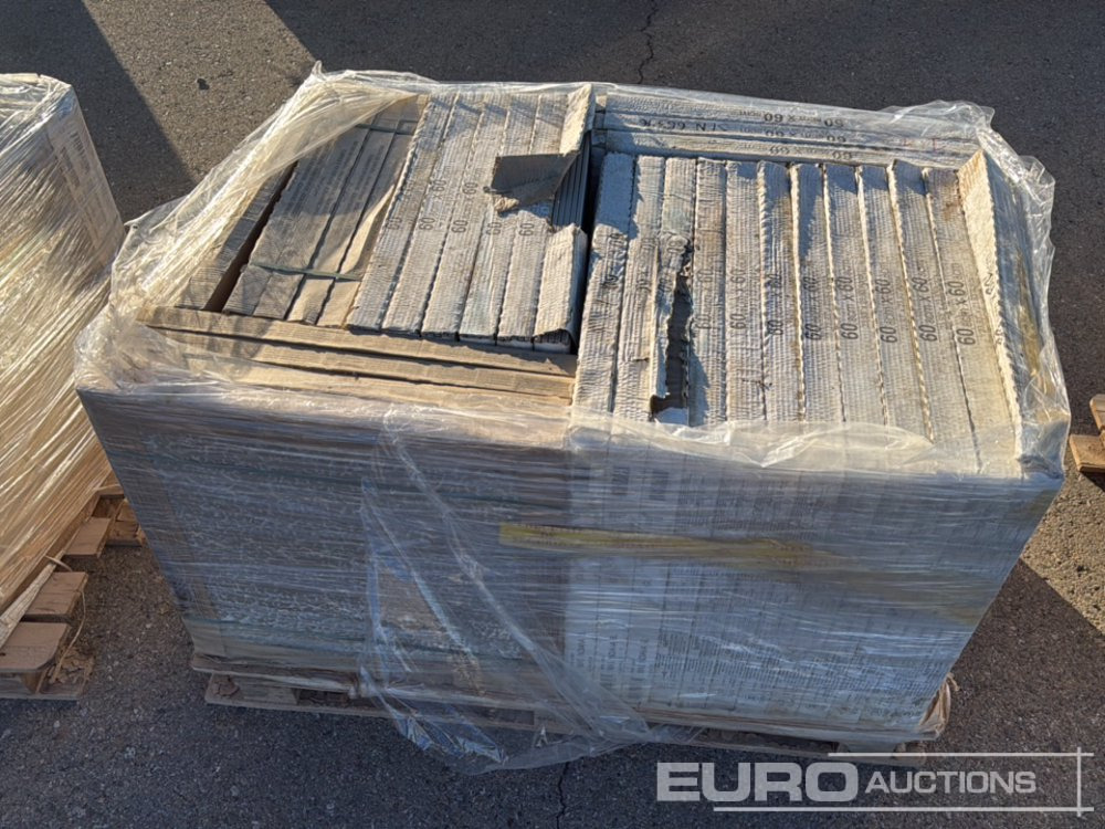 Entreprenadutrustning Pallet of Tiles (4 Of): bild 6