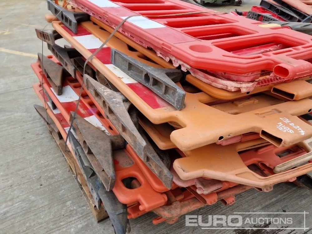 Entreprenadutrustning Bundle of Plastic Pedestrian Saftey Barriers (3 of): bild 9