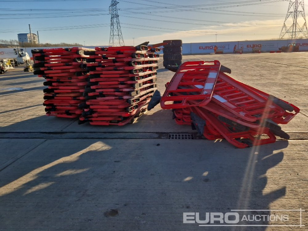 Entreprenadutrustning Pallet of Road Safety Barriers (3 of): bild 6