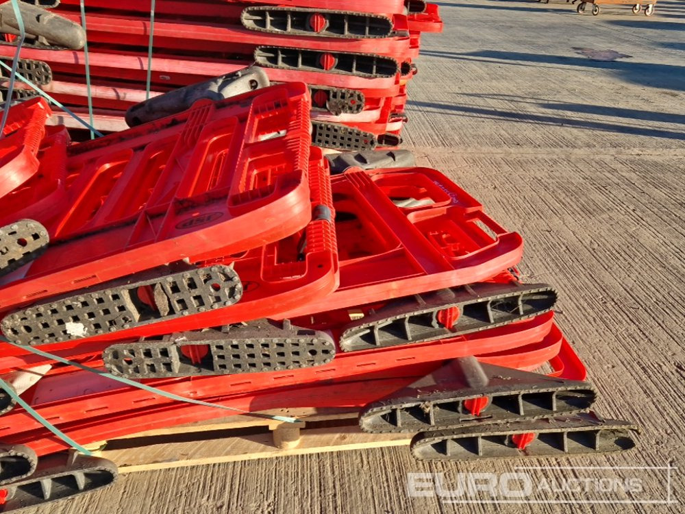 Entreprenadutrustning Pallet of Road Safety Barriers (3 of): bild 10